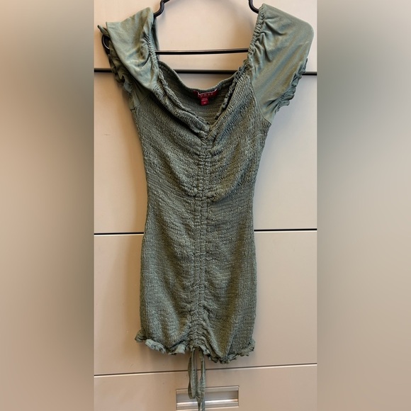 Guess Green short Flutter Sleeve smocked ruched bodycon Mini Dress size XS - Picture 2 of 8